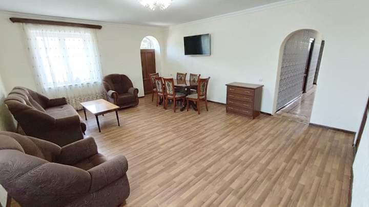 Elegaya Guest House Ijevan Luaran gambar